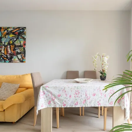 Apartamento Spacious In El Campello, 120 M², Shared Pool *