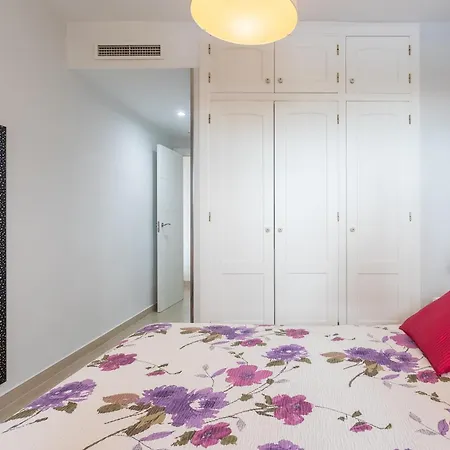 Apartamento Spacious In El Campello, 120 M², Shared Pool