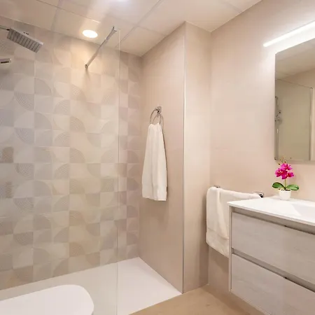 Apartamento Spacious In El Campello, 120 M², Shared Pool
