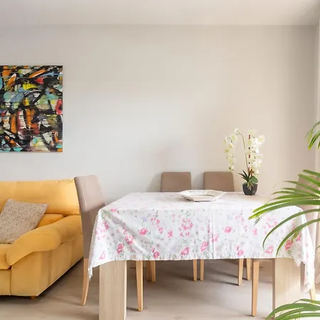 Apartamento Spacious In El Campello, 120 M², Shared Pool *
