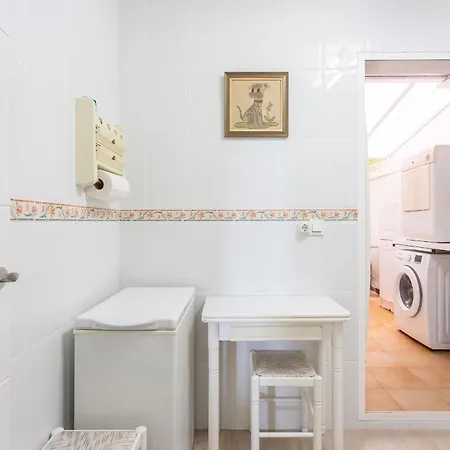 Apartamento Spacious In El Campello, 120 M², Shared Pool